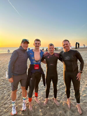 Kurz vor dem Start im Neoprenanzug: v.l.: Andreas Schmid, Maximilian Aigner, Wolfgang Scheingraber, Thomas Mader