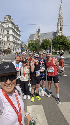 Gut gelaunte LV-ler in Wien