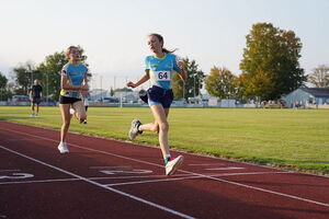 Helena Peschl und Ida Pledl beim Zieleinlauf